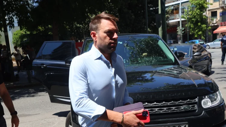 Ρίχνει αυλαία στον ΣΥΡΙΖΑ του Τσίπρα ο Κασσελάκης: Τιμή η διαγραφή μου, απαντά ο Σπίρτζης