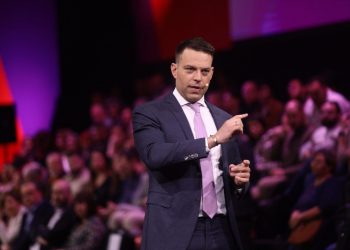 ΣΥΡΙΖΑ: Ένταση στη συνεδρίαση της ΚΟΕΣ – «Σε όποιον δεν αρέσει να αποχωρήσει από το κόμμα», είπε ο Κασσελάκης σε Γεροβασίλη, Φάμελλο, Ραγκούση