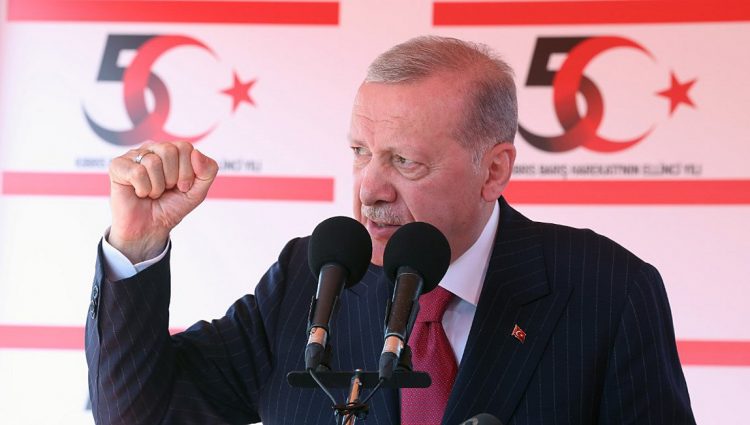 Κύπρος: Προκλητική φιέστα Ερντογάν στα Κατεχόμενα – Στη Λευκωσία ο Μητσοτάκης για τα 50 χρόνια από την εισβολή