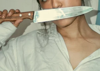 Συνελήφθη 16χρονη για απόπειρα ανθρωποκτονίας 20χρονης στον Πειραιά