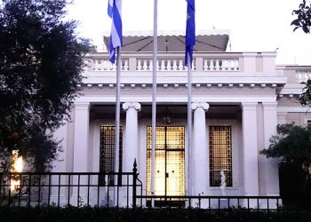 Λογαριασμοί ρεύματος: Τα μέτρα που εξετάστηκαν στο Μαξίμου