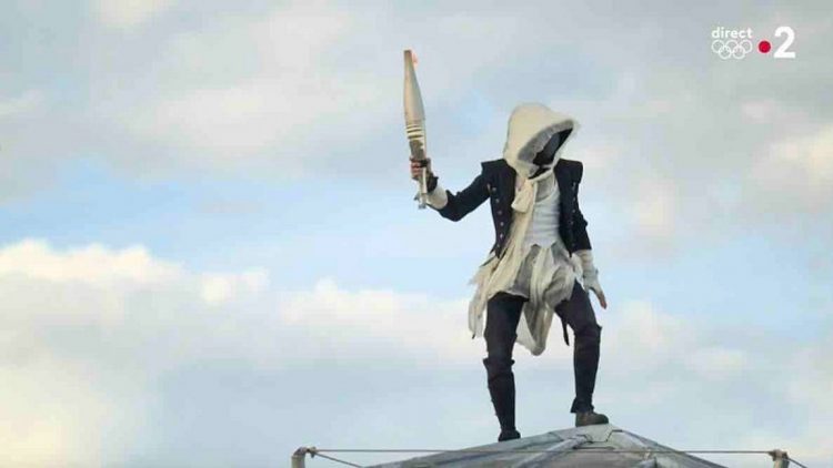 Ολυμπιακοί Αγώνες 2024: Ποιος ήταν τελικά ο μασκοφόρος δρομέας;