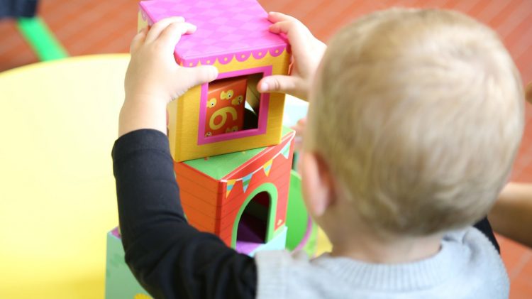 Αλεξανδρούπολη: Απαλλάχθηκε από το πρωτοβάθμιο πειθαρχικό η νηπιαγωγός που κλείδωνε παιδάκια σε αποθήκη
