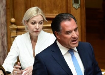 Έλενα Ακρίτα: «Η κυρία Πετρούλια διαψεύδει ότι έχει πρόβλημα υγείας – Το βίντεο πριν τη διαγραφή Πολάκη το είδε κανείς;»