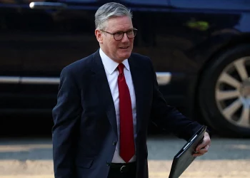 Κιρ Στάρμερ: Τα δύσκολα παιδικά χρόνια, ο μεσαίος χώρος και η αγάπη για το ποδόσφαιρο του νέου πρωθυπουργού της Βρετανίας