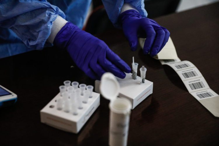 Κορονοϊός: Επιστρέφουν μάσκες και rapid test στο Νοσοκομείο Μεταξά