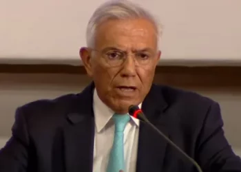 «Καταπέλτης» ο καθηγητής Ιωάννης Βαληνάκης κατά της πολιτικής Μητσοτάκη