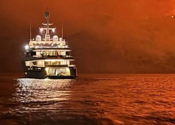 Φωτιά στην Ύδρα: Καρατόμηση αξιωματικών της Πυροσβεστικής για τις έρευνες