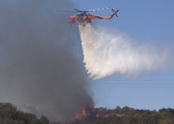 Πυρκαγιά στο Μαρούσι – Καίει στην οδό Λεμονά, επιχειρούν και ελικόπτερα