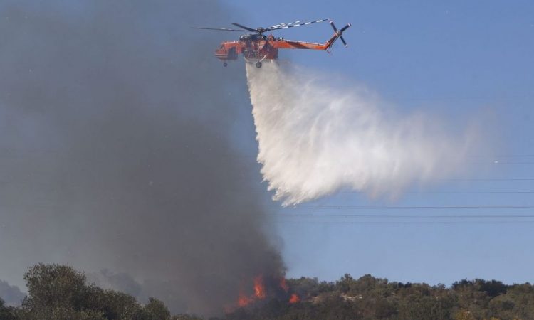 Πυρκαγιά στο Μαρούσι – Καίει στην οδό Λεμονά, επιχειρούν και ελικόπτερα