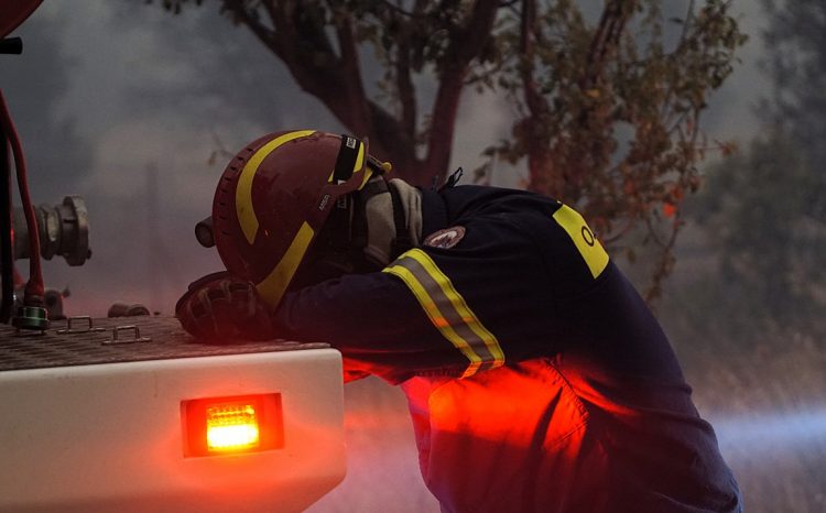 Δραματική η κατάσταση από την φωτιά στην Αττική – Αναλυτικά η εξέλιξη της φωτιάς από της 14:00 μέχρι τώρα