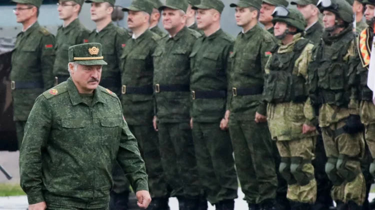 Πόλεμος στην Ουκρανία: Η Λευκορωσία έστειλε το 1/3 του στρατού του στα σύνορα