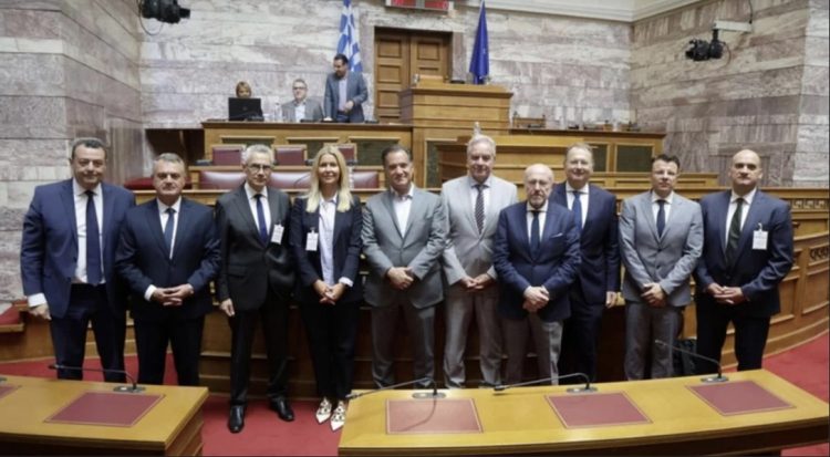 Οι προτεινόμενοι που βγήκαν μέσω… διαγωνισμού, αλλά ευχαριστούσαν τον Άδωνη Γεωργιάδη για την… πρόταση