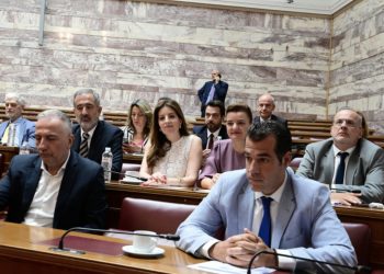 Κατά τον Θάνο Πλεύρη, το αίτημα της αντιπολίτευσης να λάμψει η αλήθεια για τις παρακολουθήσεις είναι αντισυνταγματικό, αλλά οι υποκλοπές, όχι