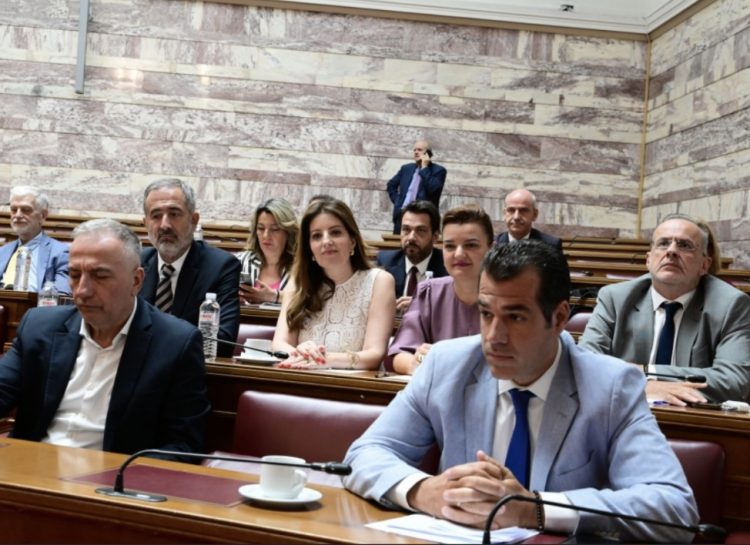 Κατά τον Θάνο Πλεύρη, το αίτημα της αντιπολίτευσης να λάμψει η αλήθεια για τις παρακολουθήσεις είναι αντισυνταγματικό, αλλά οι υποκλοπές, όχι