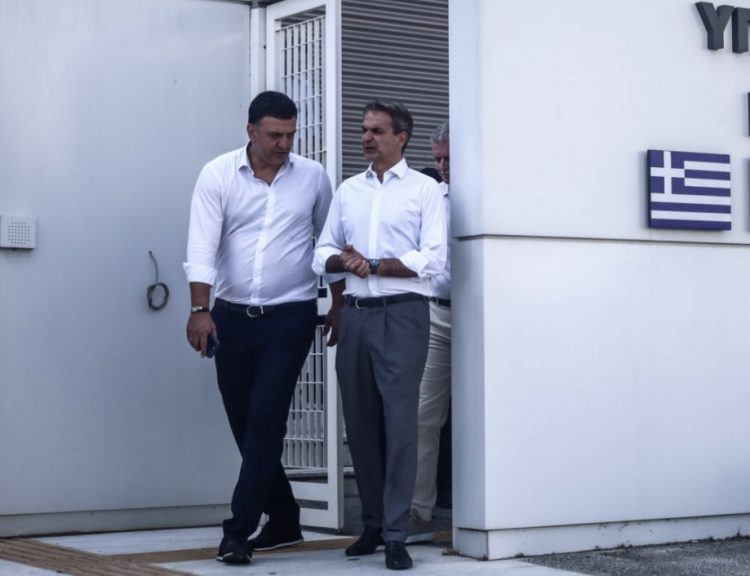 Όμηρος του Βασίλη Κικίλια ο Κυριάκος Μητσοτάκης