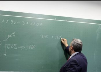 Δάσκαλος σε σχολείο της Ρόδου υποχρεώνεται να κοιμηθεί στο αυτοκίνητό του επειδή δεν βρίσκει σπίτι μέσα στις οικονομικές δυνατότητές του