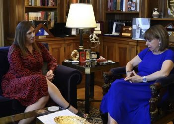 Ζωή Κωνσταντοπούλου στην ΠτΔ Κατερίνα Σακελλαροπούλου: Είναι στις αρμοδιότητές σας η σύγκληση του Συμβουλίου Πολιτικών Αρχηγών και είναι ζωτικής σημασίας για την Δημοκρατία, ανεξαρτήτως του εάν η Κυβέρνηση θα συναινέσει ή αν θα αρνηθεί (video)