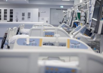 «Βόμβα» από Συνήγορο του Πολίτη για παράνομες χρεώσεις από ιδιωτικές κλινικές σε γνώση του ΕΟΠΥΥ