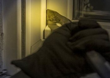 Νύχτα τρόμου στη Λαμία: Διαρρήκτες εισέβαλαν σε σπίτι και ξυλοκόπησαν τον ιδιοκτήτη του