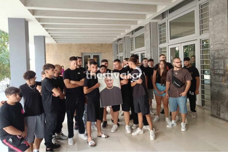 Χαλκιδική: «Κανείς δεν είχε δικαίωμα να πάρει το παιδί μου» – Στα δικαστήρια η οικογένεια του 19χρονου