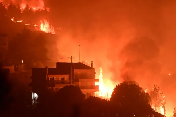 Η πολιτική απάτη Μητσοτάκη καταστρέφει την Ελλάδα