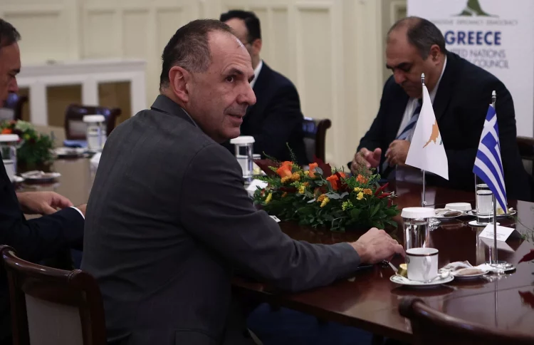 Οργή κατά Γεραπετρίτη στην Κύπρο: Τα μειοδοτικά σχέδια και οι φωνές που ζητούν παραίτηση!