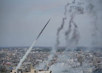 Ισραήλ: Η Χαμάς εκτόξευσε ρουκέτες με στόχο το Τελ Αβίβ – Εκρήξεις στην πόλη