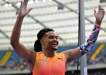 Ο Εμμανουήλ Καραλής έγραψε (ξανά) ιστορία! Δείτε πώς πέρασε τα 6 μέτρα στο άλμα επί κοντώ στην Πολωνία