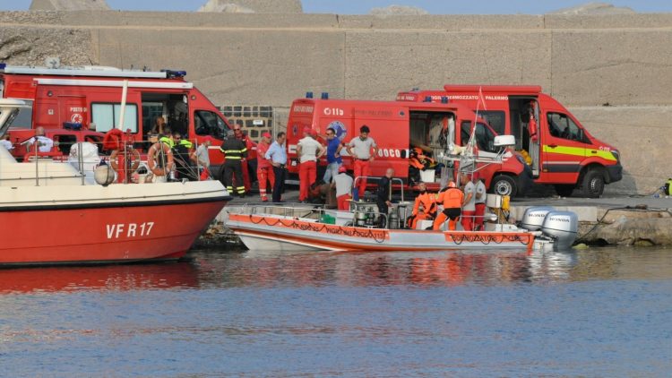 Nαυάγιο στη Σικελία: Ερευνούν για ανθρωποκτονία τον καπετάνιο του Bayesian (Video)
