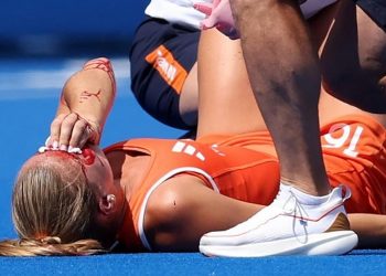 Ολυμπιακοί Αγώνες: Σοκαριστικός τραυματισμός της Μπεργκ στον ημιτελικό του χόκεϊ