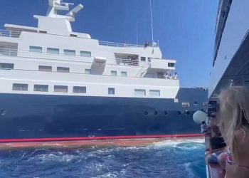 Παραλίγο σύγκρουση σκαφών στο Ιόνιο: Χειροπέδες στις δύο καπετάνιους