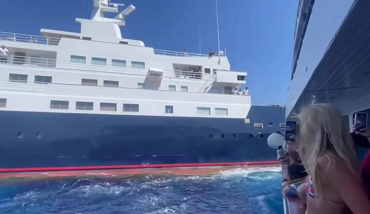 Παραλίγο σύγκρουση σκαφών στο Ιόνιο: Χειροπέδες στις δύο καπετάνιους