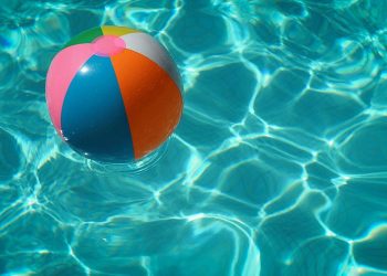 Θάνατος 8χρονης σε πισίνα: «Δεν μας έχουν πει τίποτα για το πώς πέθανε το παιδί μας»