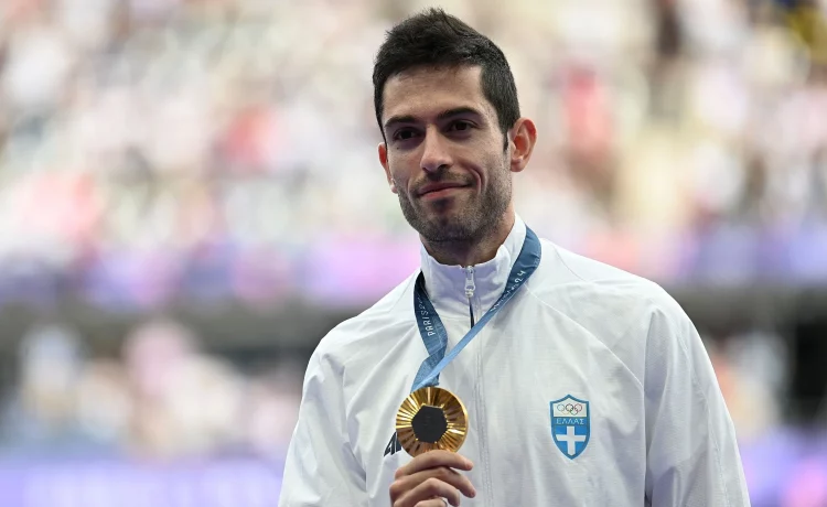 Ολυμπιακοί Αγώνες: H μεγάλη στιγμή του Μίλτου Τεντόγλου – Η απονομή του μεταλλίου και η συγκίνηση για τον Εθνικό Ύμνο