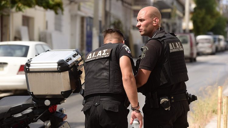 Κερατσίνι: Τα σενάρια που εξετάζει η ΕΛ.ΑΣ. για τους δράστες με τις χειροβομβίδες