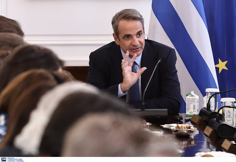 Μητσοτάκης: Αυστηροποίηση ποινών για οπλοκατοχή στους νέους – Τι είπε για τη βία των ανηλίκων