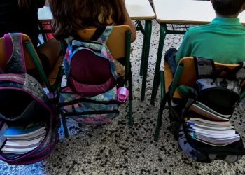 Χαλκιδική: Έστειλαν την αστυνομία για να διώξουν 10χρονη μαθήτρια που δεν «χωρούσε» στην τάξη (Video)