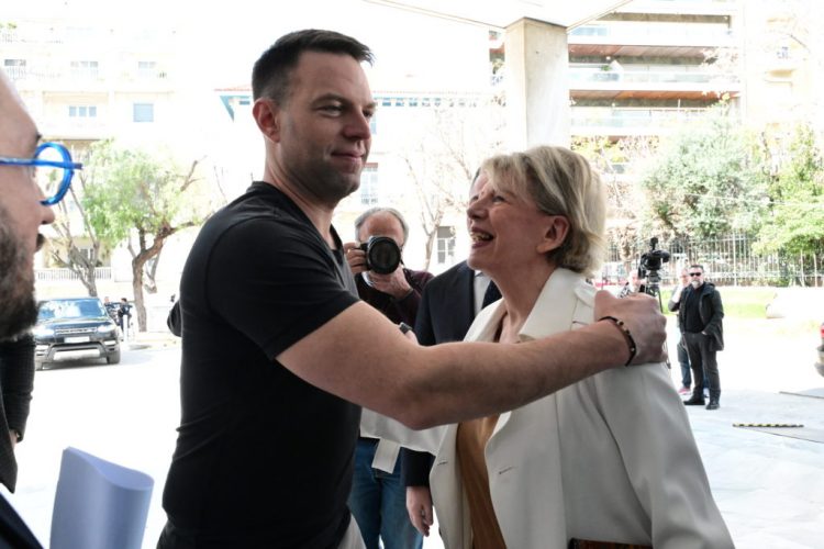 Έλενα Ακρίτα κατά της αλλαγής ονόματος του ΣΥΡΙΖΑ – Η ανάρτησή της