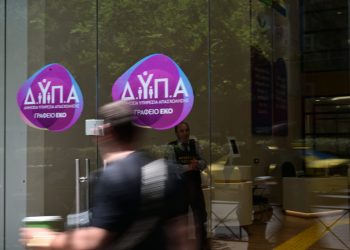ΔΥΠΑ: Σκορπάει χρήματα για υποδιοικητές και εκδηλώσεις – Ξόδεψαν 3.100 ευρώ για δύο κινητά