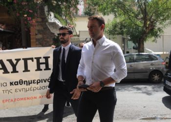 Συνθήματα κατά Κασσελάκη από τους απλήρωτους εργαζόμενους σε Αυγή και Κόκκινο (Video)