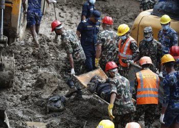 Νεπάλ: Τουλάχιστον 100 άνθρωποι νεκροί από τις πλημμύρες στο Νεπάλ
