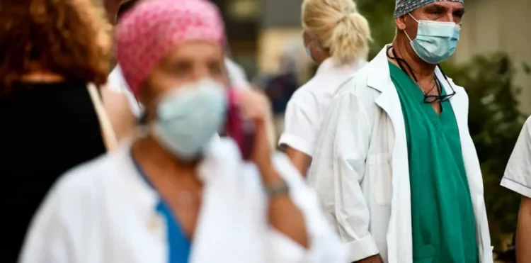Ετοιμοι να φύγουν 3.000 γιατροί: Από τη Δυτική Ελλάδα σε αναζήτηση εργασίας στο εξωτερικό