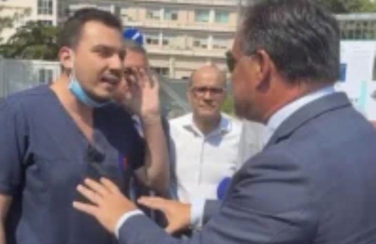 Το υπό διάλυση Εθνικό Σύστημα Υγείας, ο Άδωνις και το όνειρό του να γίνει… αρχισυντάκτης