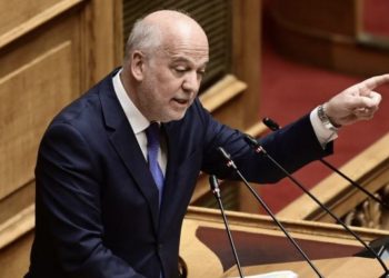 Ο Γιώργος Φλωρίδης κουνάει το δάχτυλο στη Ζωή Κωνσταντοπούλου και σε όσους απαιτούν ΔΙΚΑΙΟΣΥΝΗ για το έγκλημα των Τεμπών