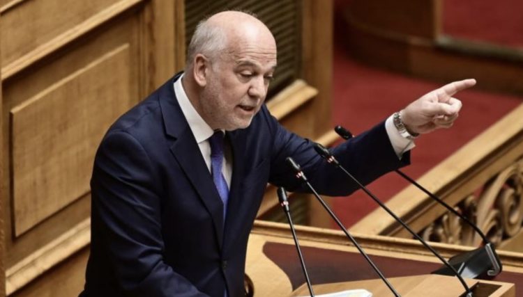 Ο Γιώργος Φλωρίδης κουνάει το δάχτυλο στη Ζωή Κωνσταντοπούλου και σε όσους απαιτούν ΔΙΚΑΙΟΣΥΝΗ για το έγκλημα των Τεμπών