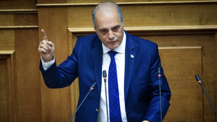 Κυριάκος Βελόπουλος: Έστησαν κομπίνα με τους υδρομετρητές, για να λεηλατήσουν τα χρήματα των Ελλήνων και κάποιοι να βγάλουν κέρδος 120 εκατ. ευρώ (Video)