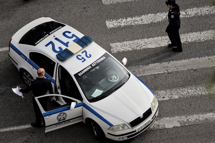 Θρίλερ με νεκρό άνδρα στη Νέα Σμύρνη: Βρέθηκε μαχαιρωμένος μέσα σε διαμέρισμα