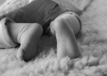 «Σβήνει» η Ελλάδα: Λιγότερες από 10 γεννήσεις ετησίως σε μία στις τρεις από τις 1035 Δημοτικές Ενότητες