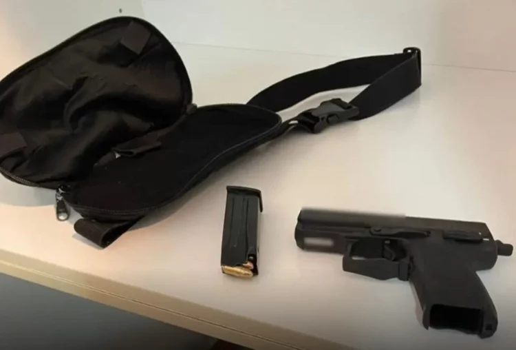 Έφοδος της ΕΛ.ΑΣ σε σπίτια Ρομά στην Αττική – Βρέθηκε κλεμμένο όπλο αστυνομικού